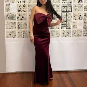 Burgundy velvet bow dress from Lulu’s! Only worn once. #glamour #partydress